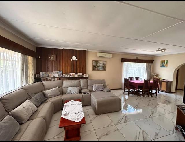 4 BEDROOM HOUSE FOR SALE IN SELCOURT